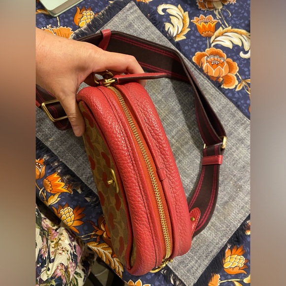 Coach Camera Bag In Signature Canvas With Heart Print - Picture 6 of 6